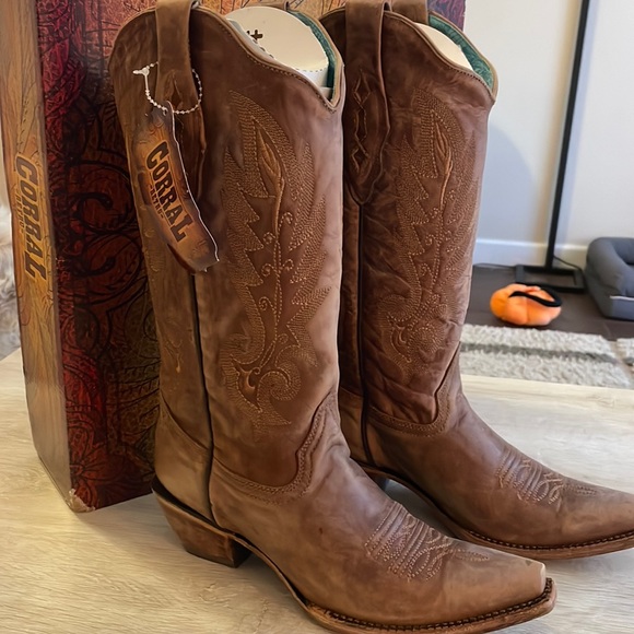 Corral Vintage Tan Cowhide Boots C1928 